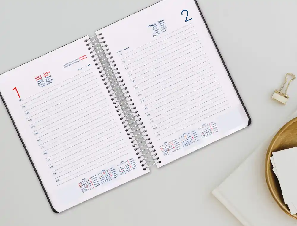 Agenda espiral Perissa A4 2026 día página 80gr FSC Liderpapel