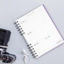 Agenda 2026 semana vista, Similar A5+ (160.5 x 218 mm), Planificación semanal, Tapa texturizada, Papel 100 g/m², Cierre elástico, Espiral metálico dividido, Español-EN-PT, Malva Miquelrius