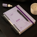 Agenda 2026 semana vista, Similar A5+ (160.5 x 218 mm), Planificación semanal, Tapa texturizada, Papel 100 g/m², Cierre elástico, Espiral metálico dividido, Español-EN-PT, Malva Miquelrius