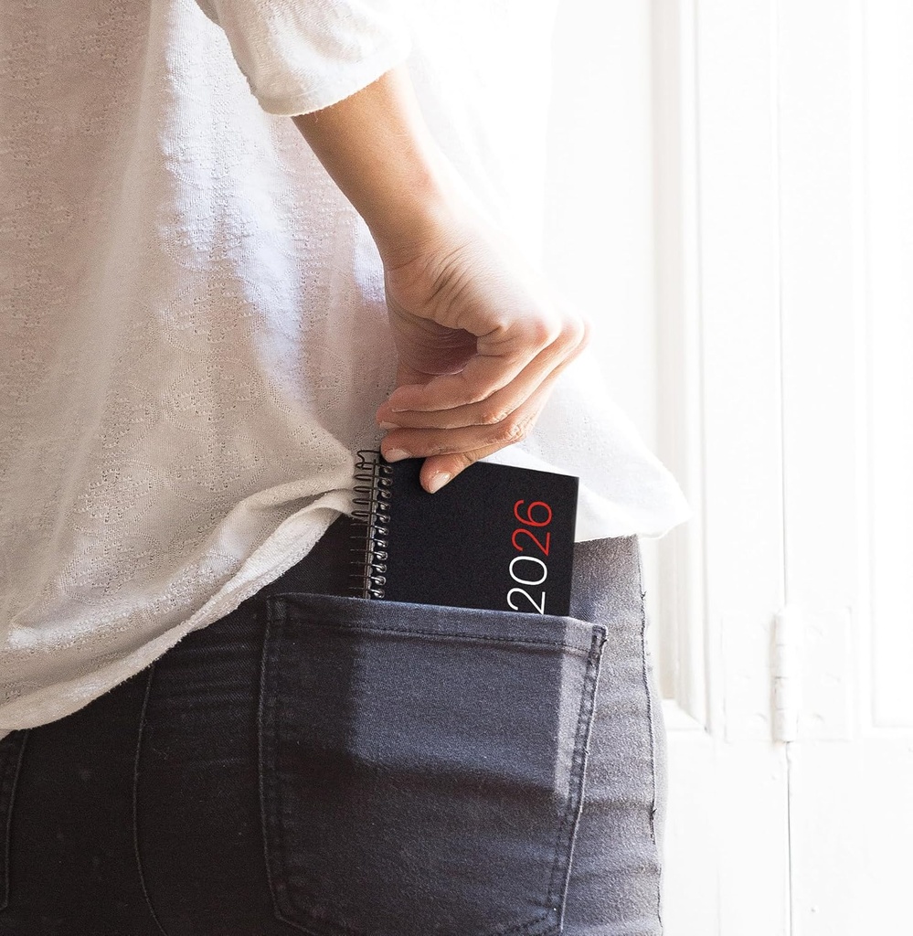 Agenda 2026 día por página, Pequeña y portátil (80 x 120 mm), Cubierta flexible polipropileno, Espiral, Papel 80 g/m², Planificador diario, Español-EN-PT, Color negro Miquelrius